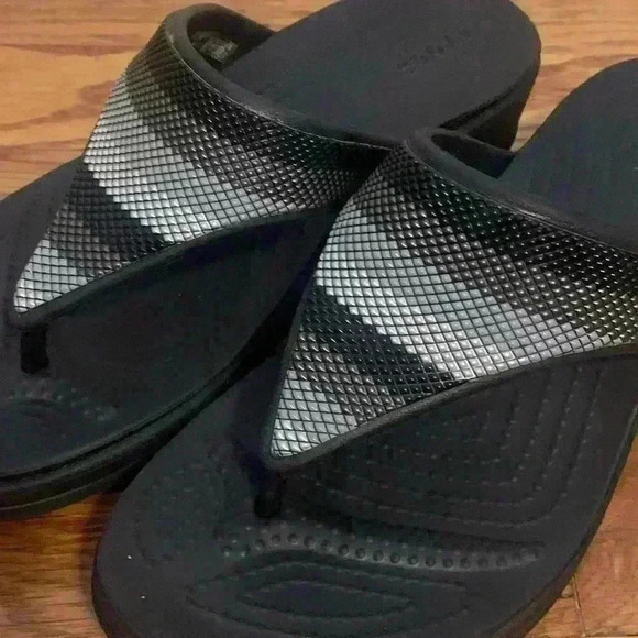 Crocs Monterey Bead Stripe Wedge Sandal, Black Grey Silver Womens Size 6 - Picture 3 of 6